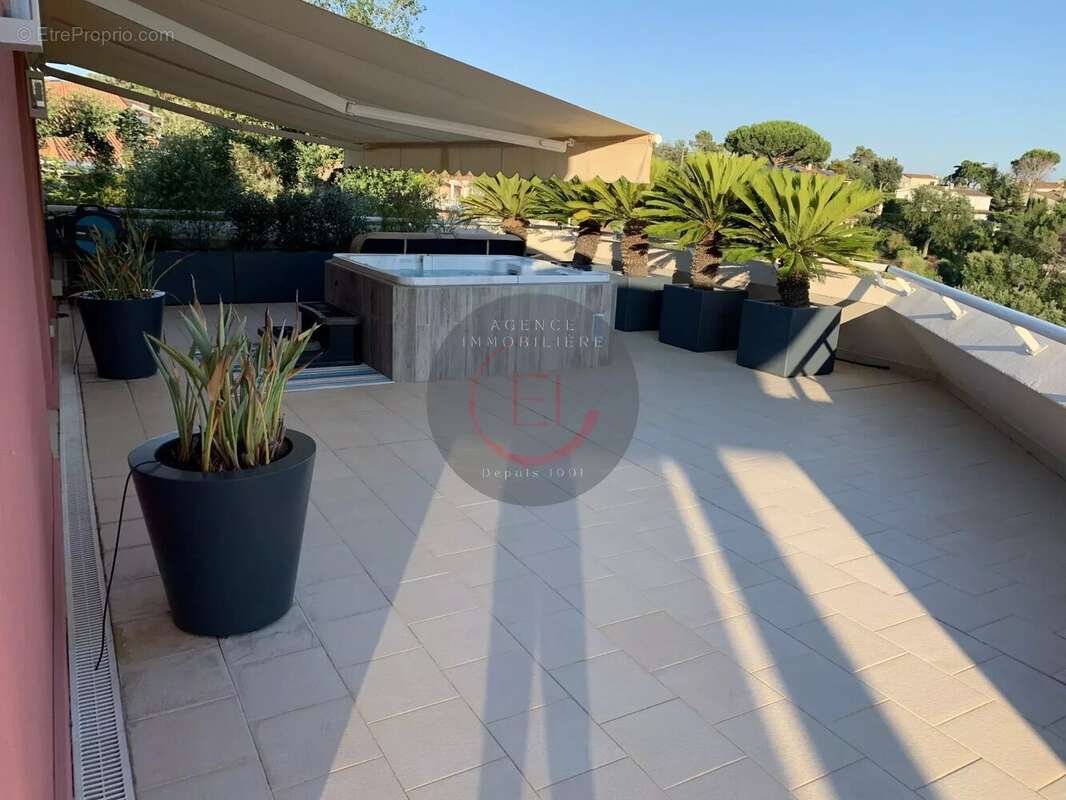 Appartement à MANDELIEU-LA-NAPOULE