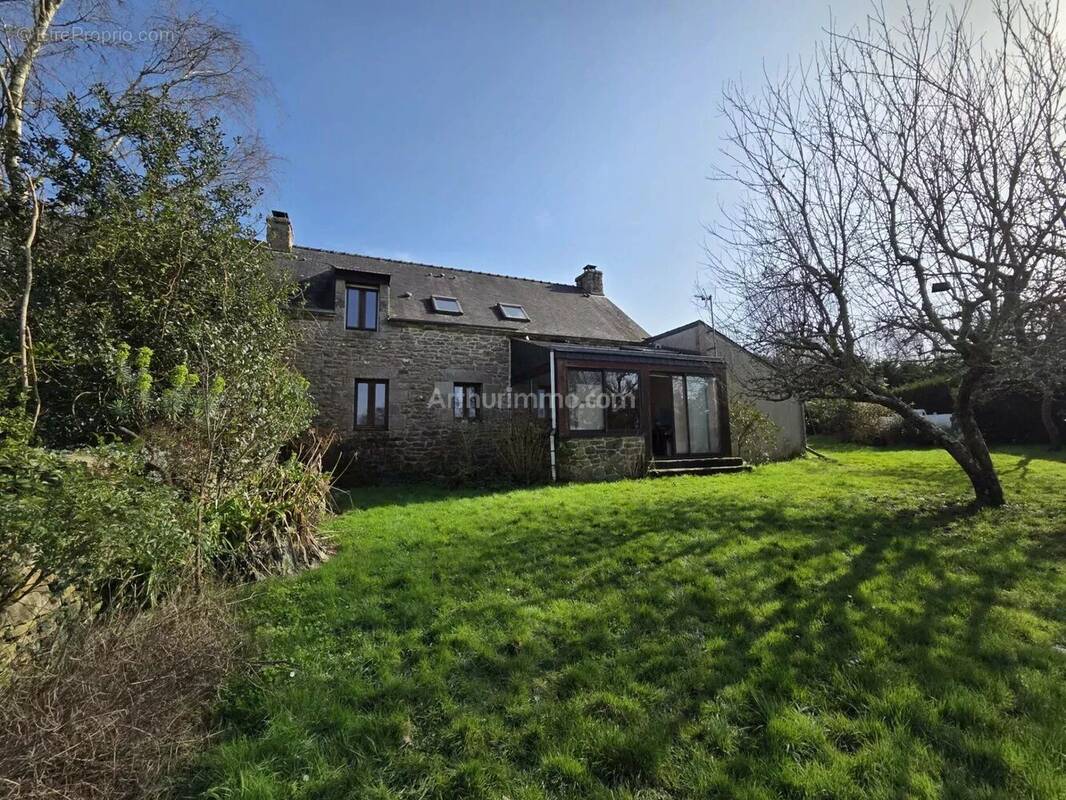 Maison à PLOUGOUMELEN