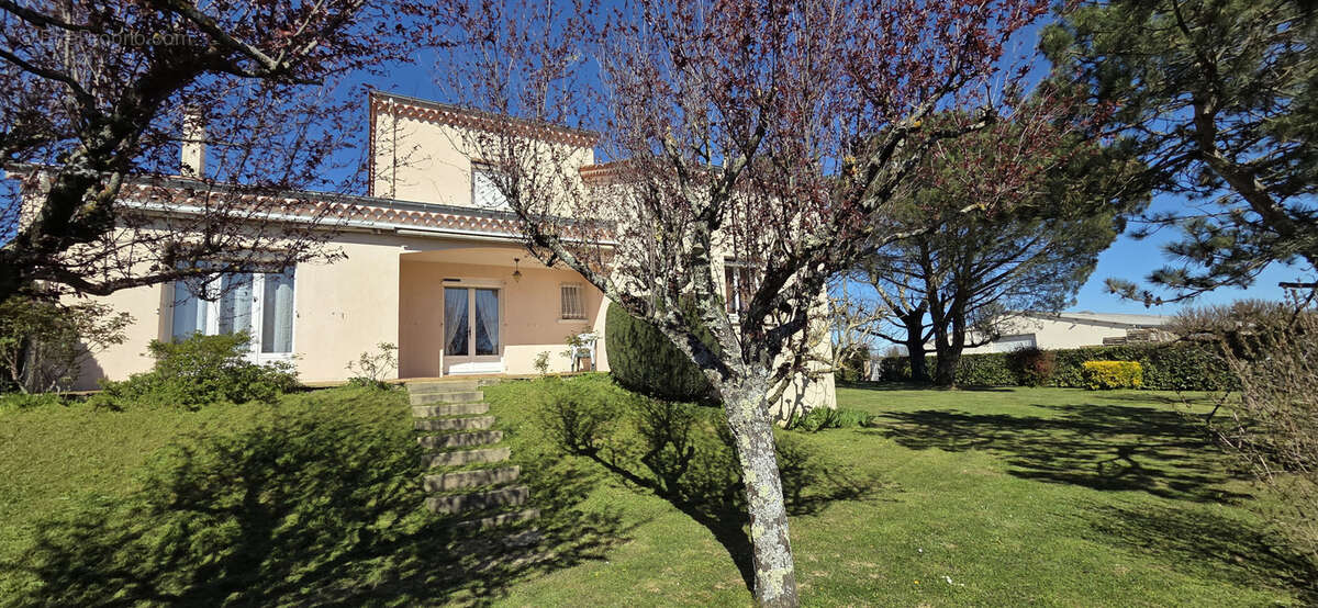 Maison à ALBOUSSIERE