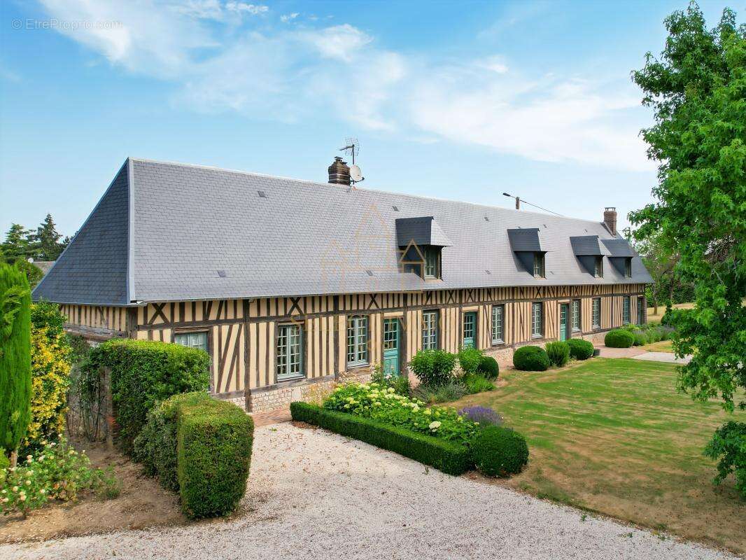 Propriété d'exception de 237m² dans un cadre d'exception et 400m² de dépendances - photo 3