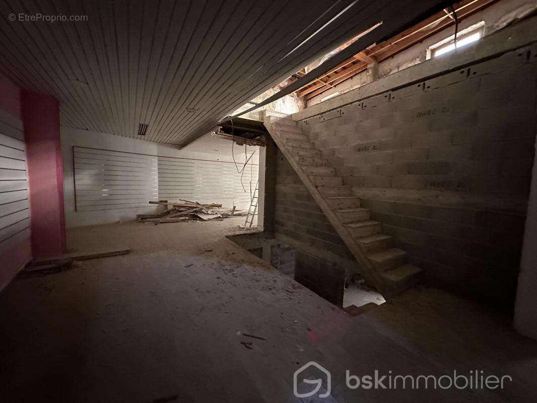 ROMANS SUR ISERE - Immeuble 200 m² + garage de 100 m² - photo 8