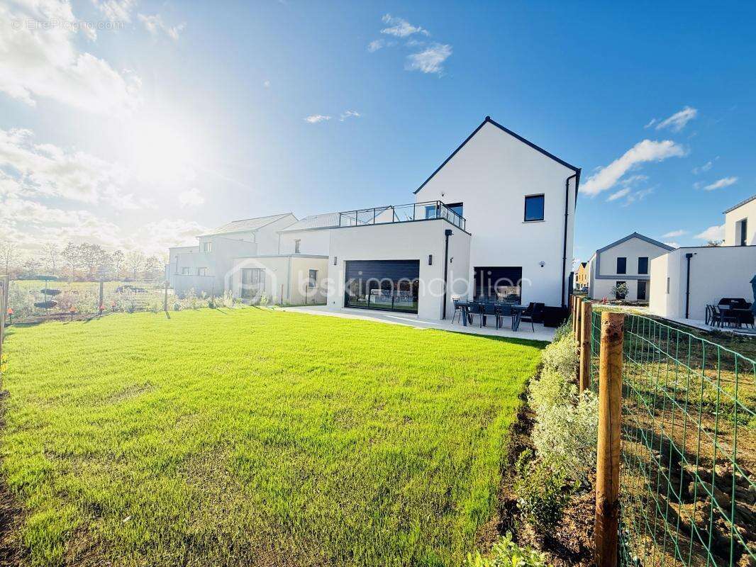 Maison à LA CHAPELLE-DES-FOUGERETZ