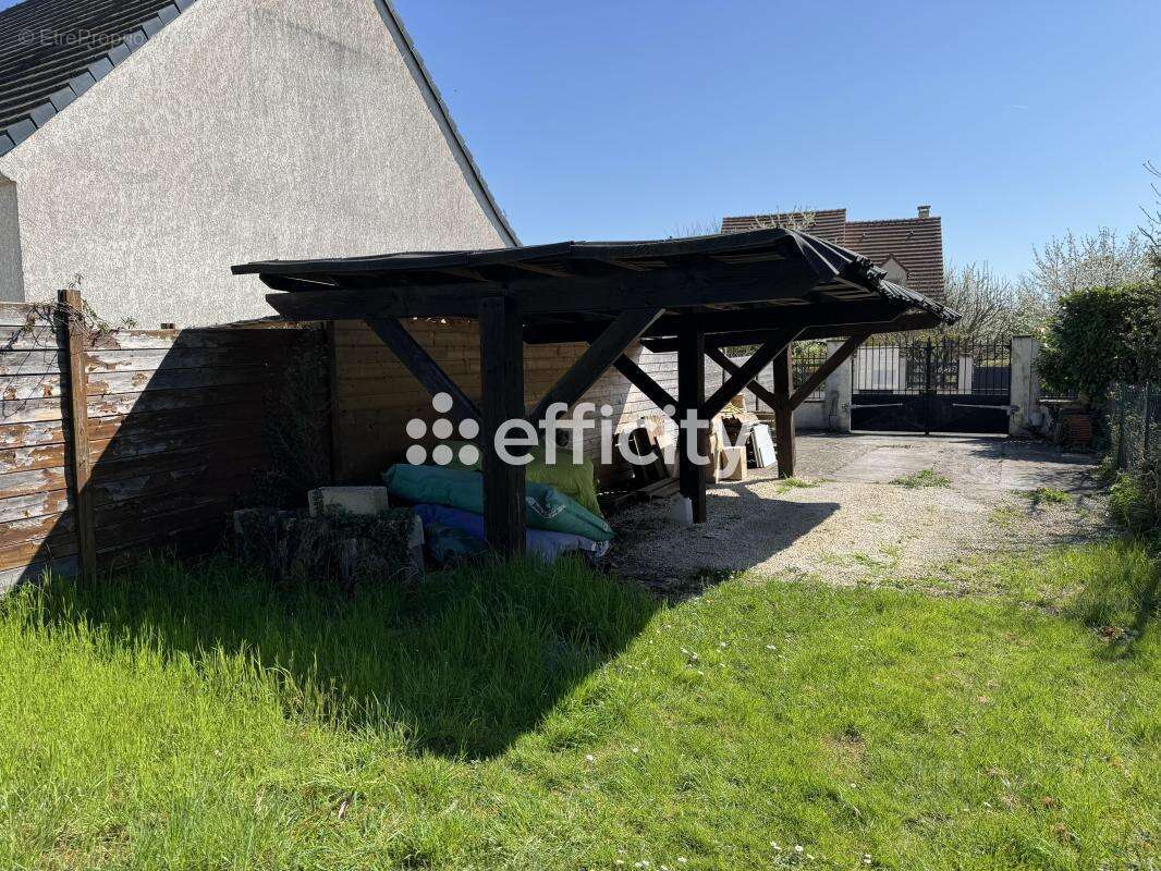 Terrain à LEUVILLE-SUR-ORGE