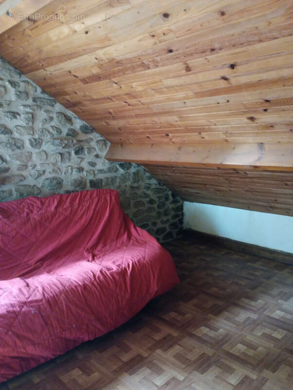 Maison à SAINT-HILAIRE-LE-CHATEAU