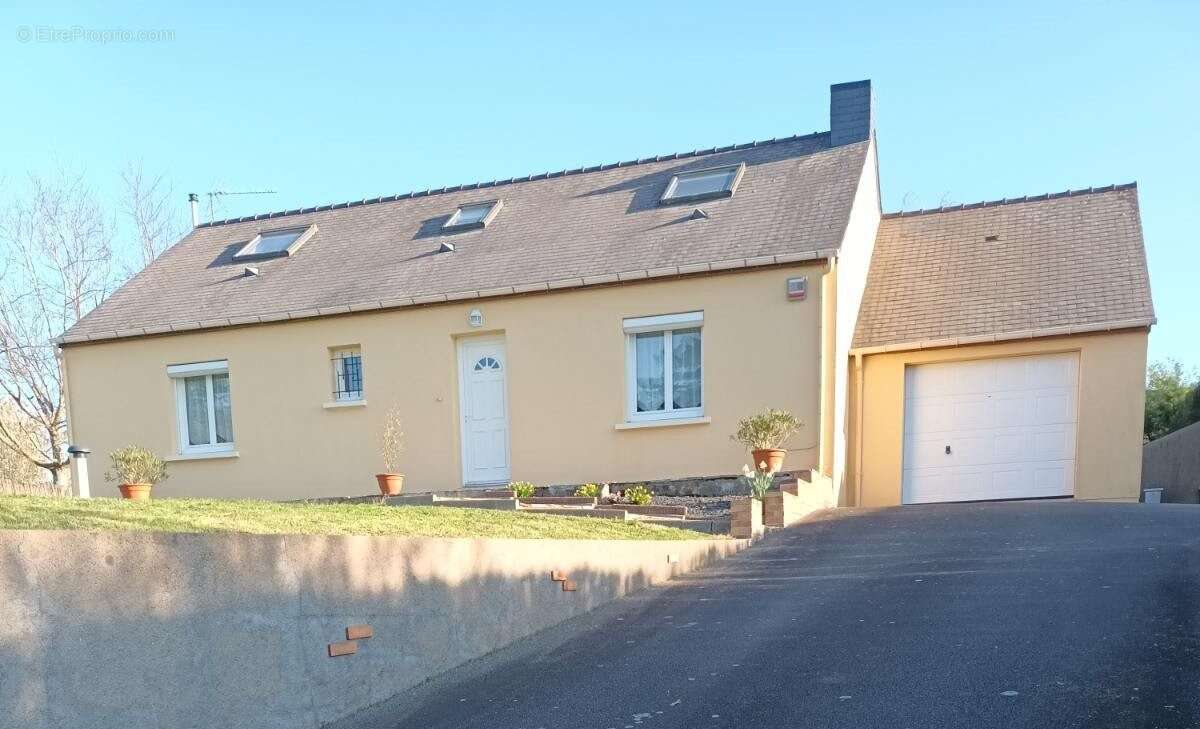 Maison à SAINT-ETIENNE-DE-MONTLUC