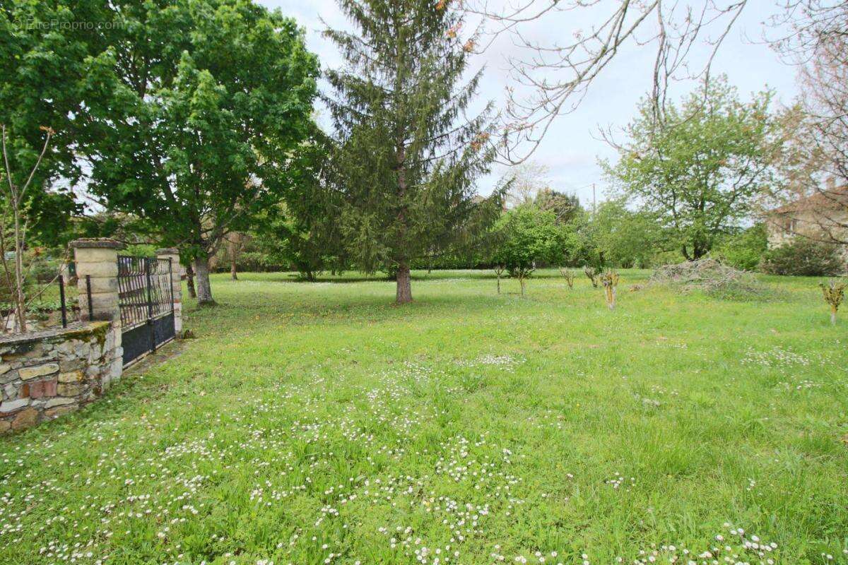 Terrain à PUY-L'EVEQUE