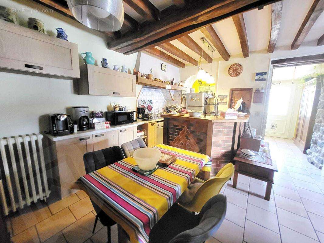Sermaises centre, Maison en pierre 3 chambres, cour, garage - photo 6