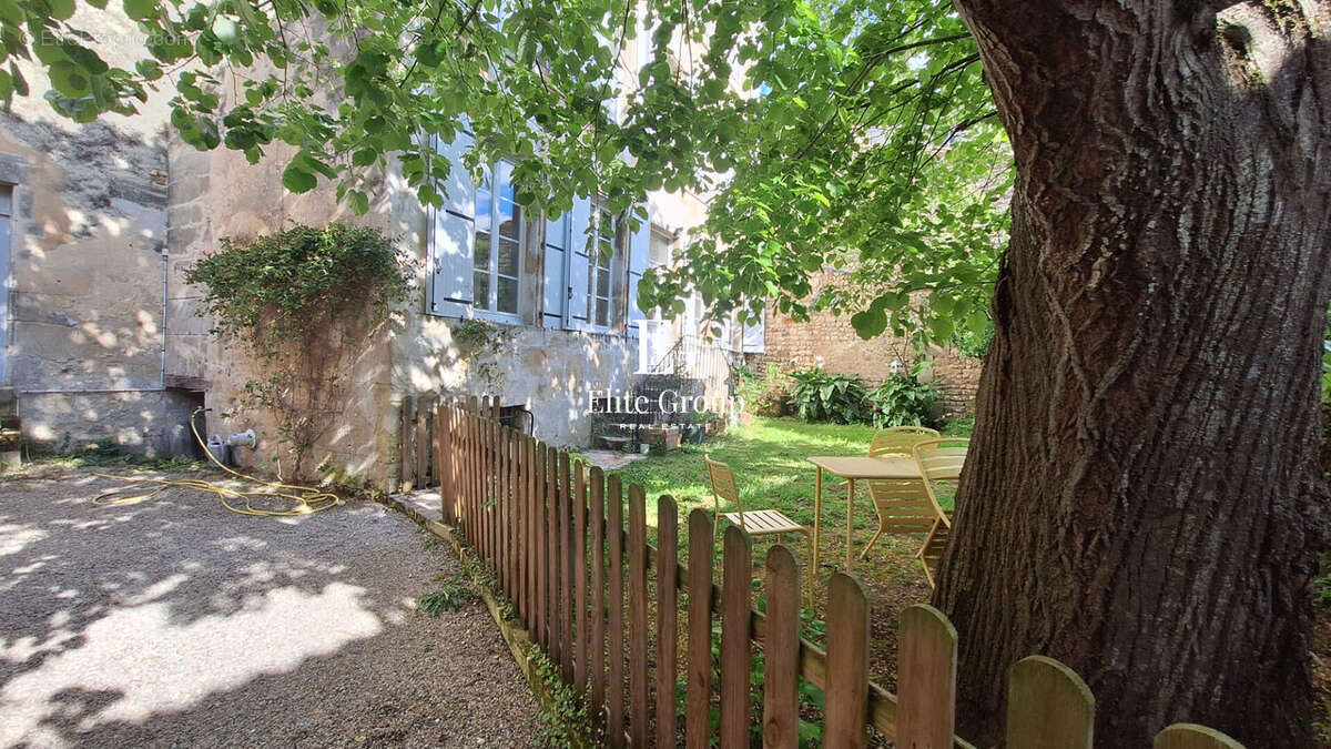 Maison à CHATEAUNEUF-SUR-CHARENTE