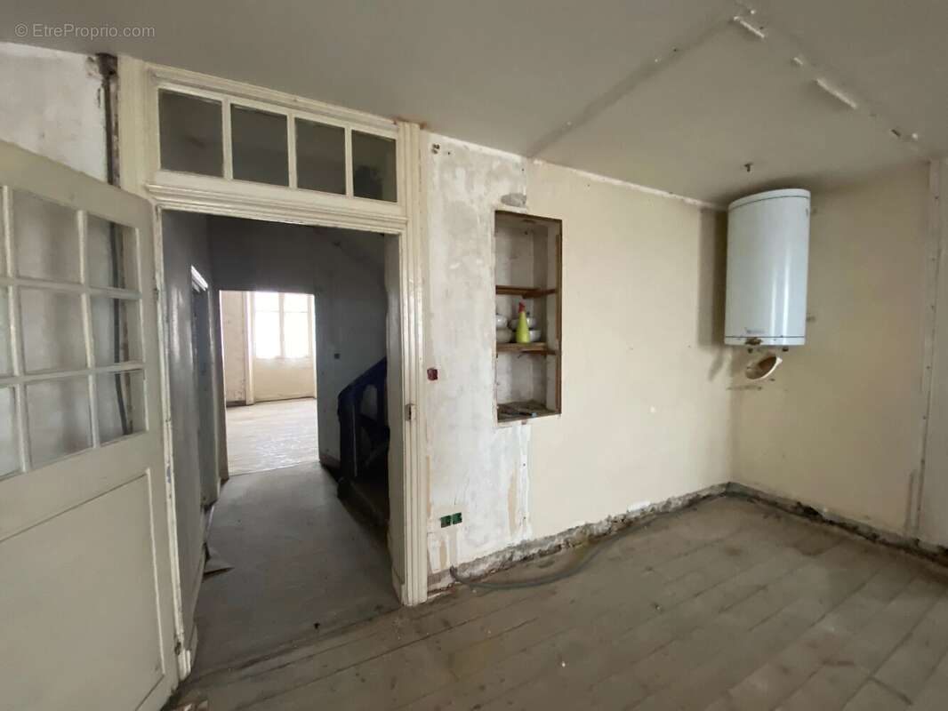 Jolie maison de ville à finir de rénover dans le centre du Dorat - photo 12