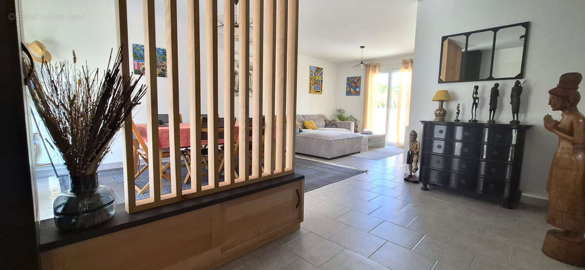 VILLA T4 de plain pied, non mitoyenne, sitée à deux pas du village - photo 6