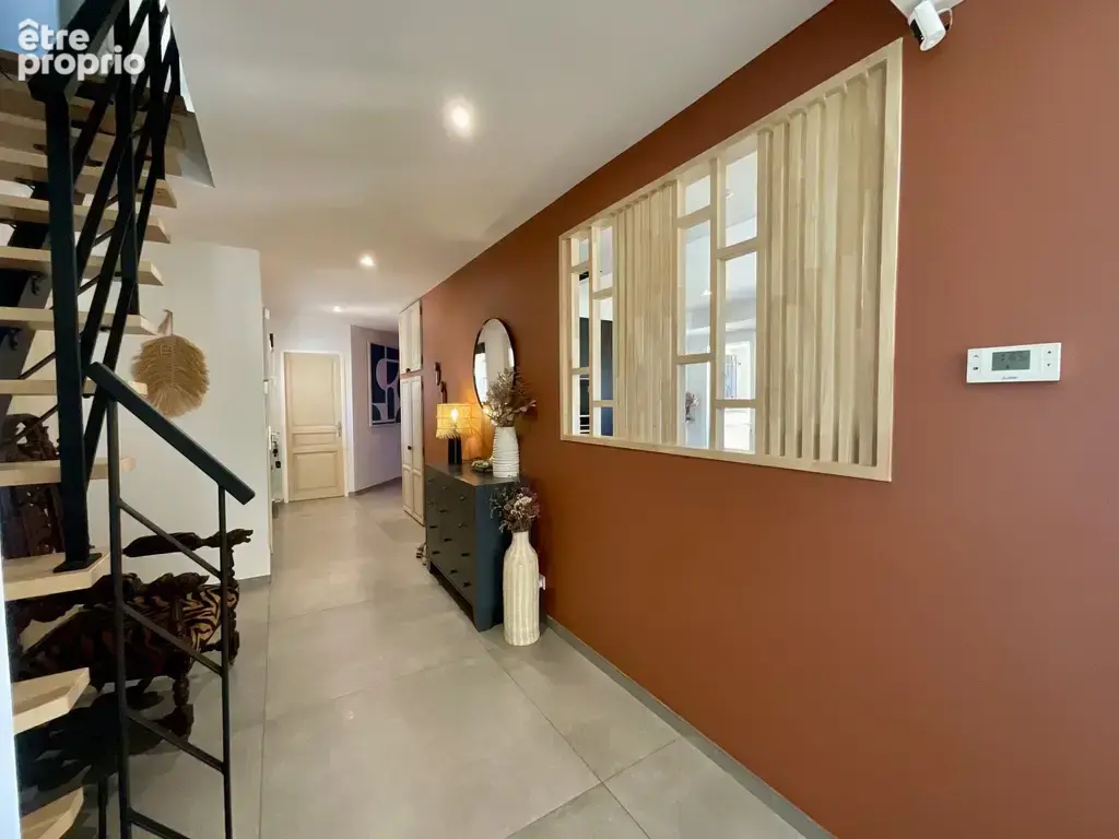 Villa de charme avec piscine, jardin paysager, double garage et prestations premium - photo 13