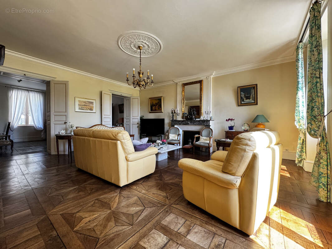 Maison à BARBEZIEUX-SAINT-HILAIRE