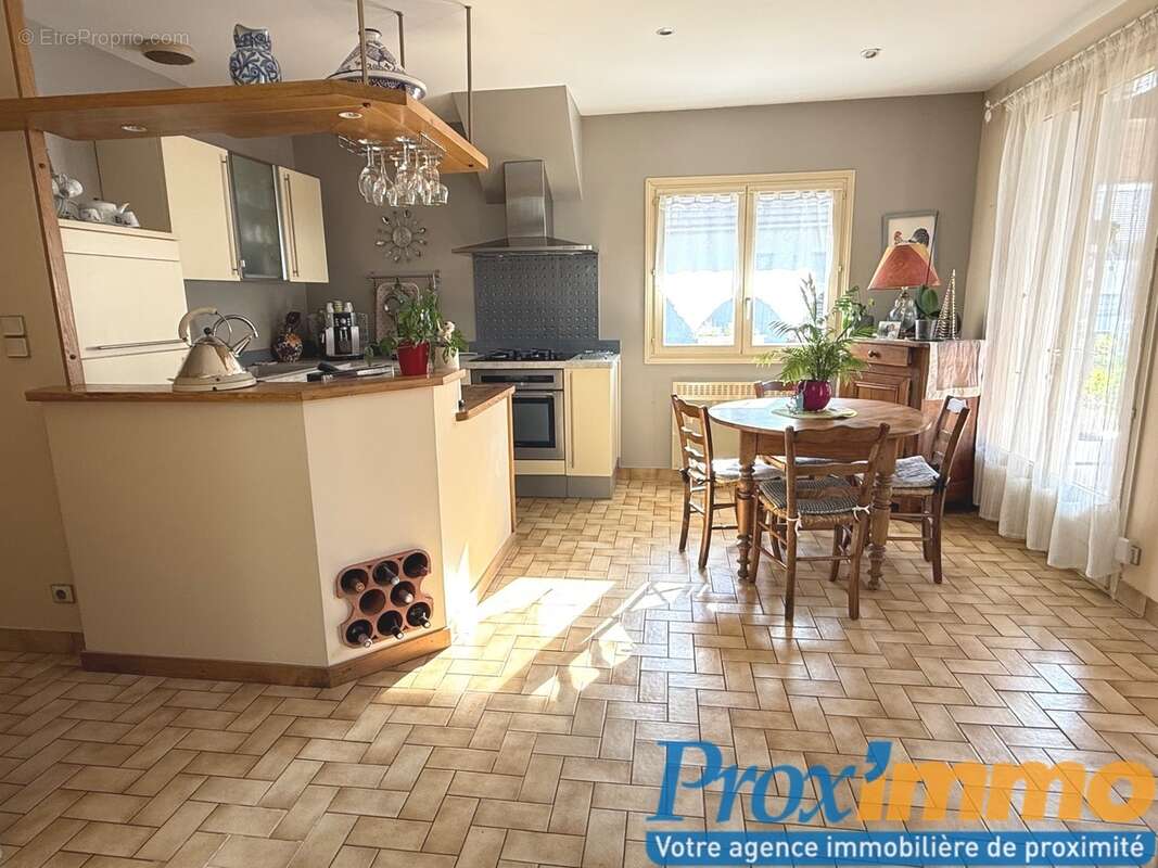 Maison à MIRIBEL-LES-ECHELLES