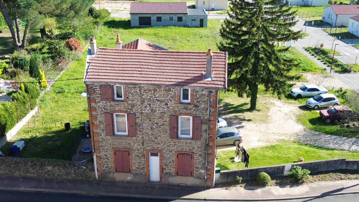 Maison à SAINT-UZE