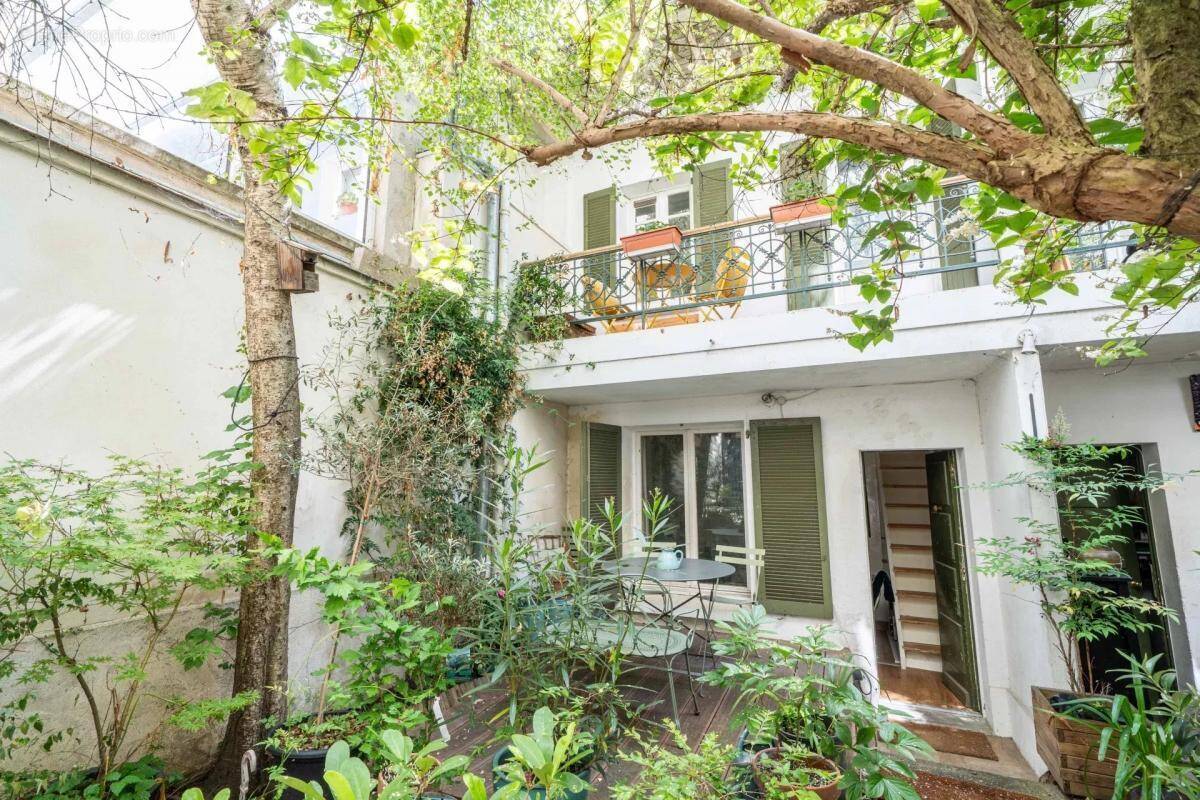 Appartement à PARIS-14E