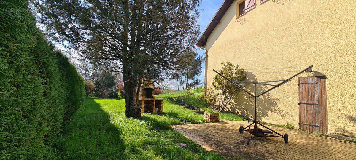 Maison à MOGNEVILLE