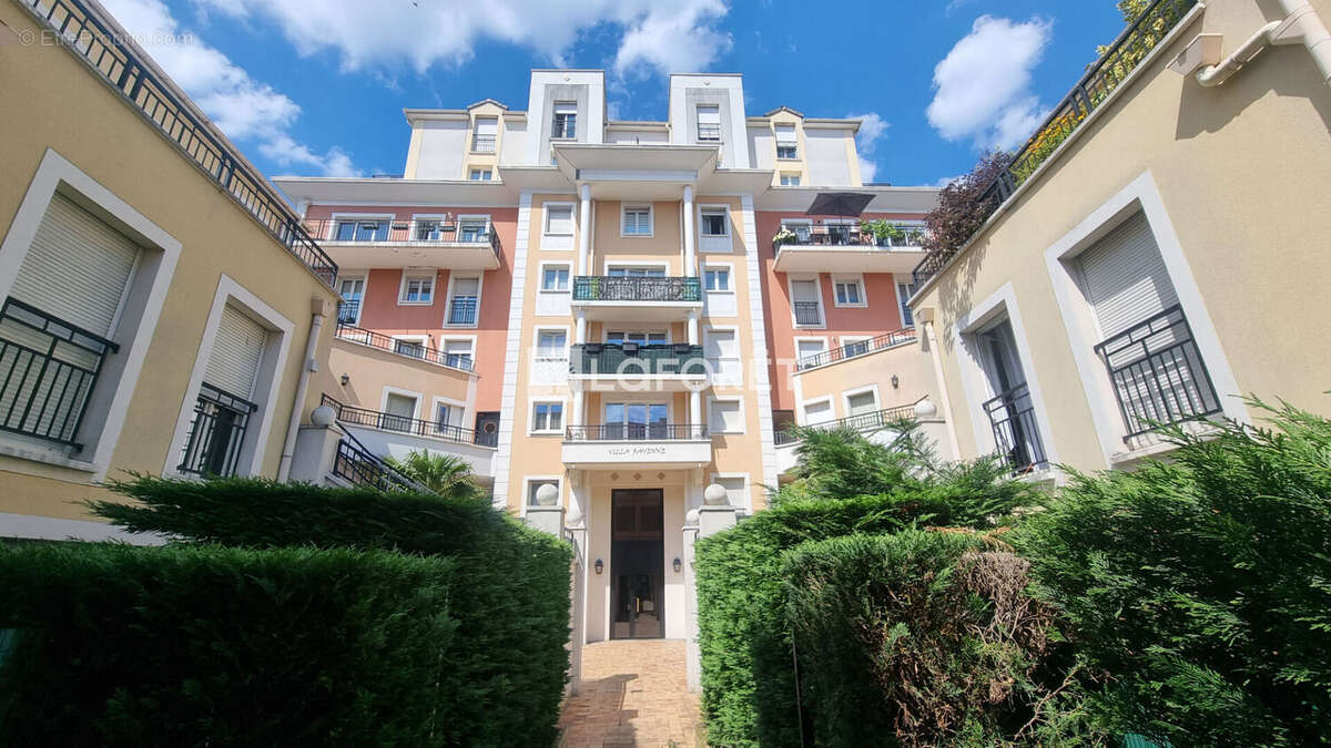 Appartement à VILLENEUVE-LA-GARENNE