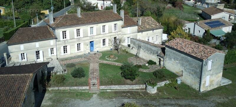 Maison à AUBIE-ET-ESPESSAS