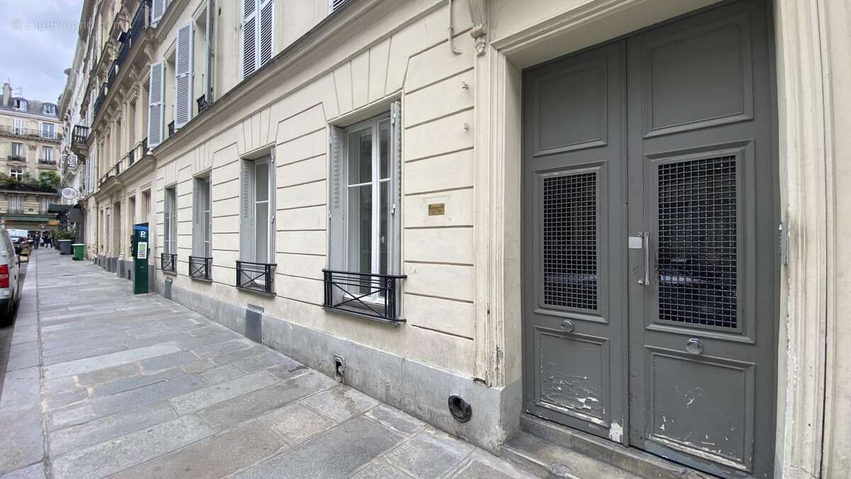 Commerce à PARIS-9E