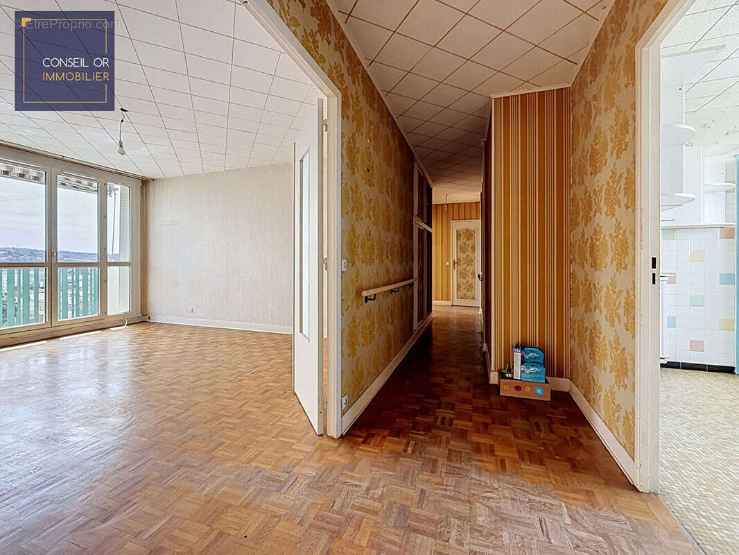 Appartement à PIERRE-BENITE