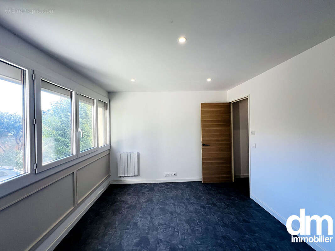 Appartement de type 4 entièrement renové d'une surface de 87m2 avec cellier, extérieur et garage - photo 10