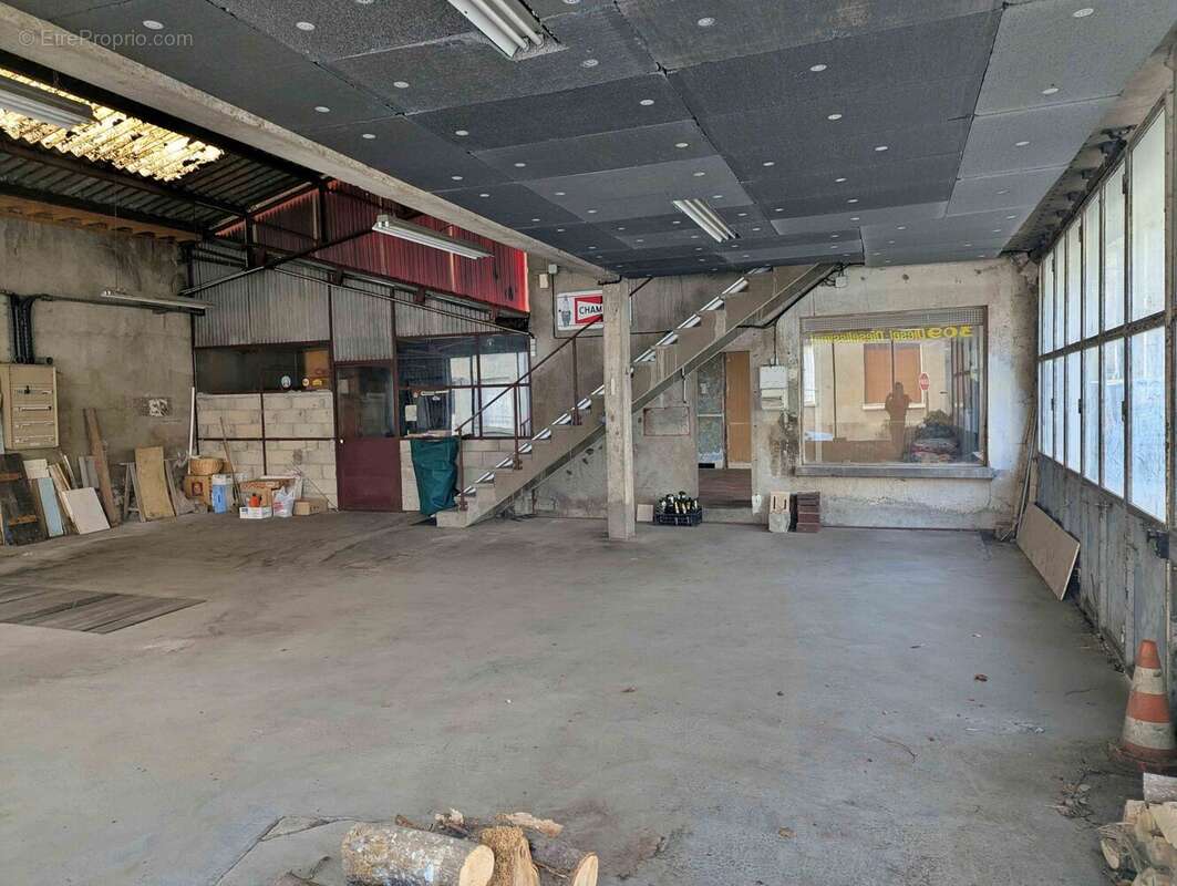 atelier pro ou artiste à Coulanges sur Yonne - Maison à COULANGES-SUR-YONNE