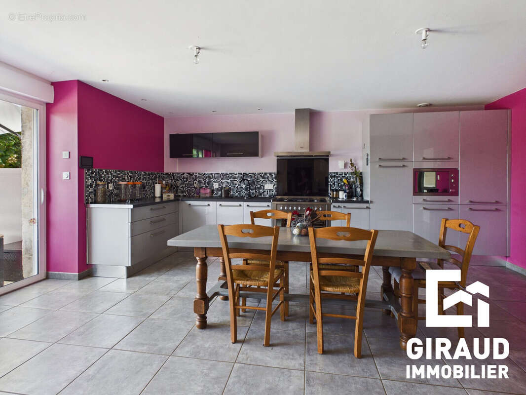 Maison 188 m² à Petosse  - photo 4