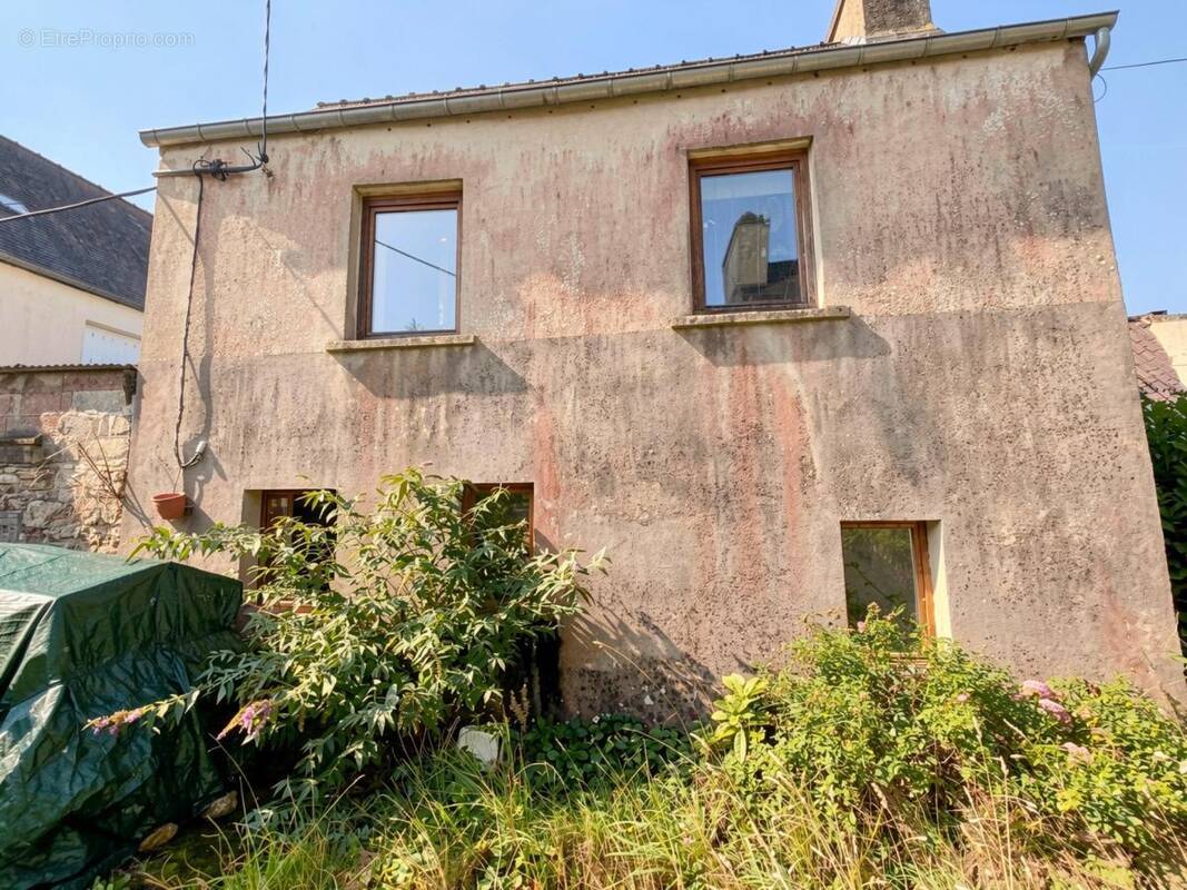 Maison à LE CLOITRE-SAINT-THEGONNEC