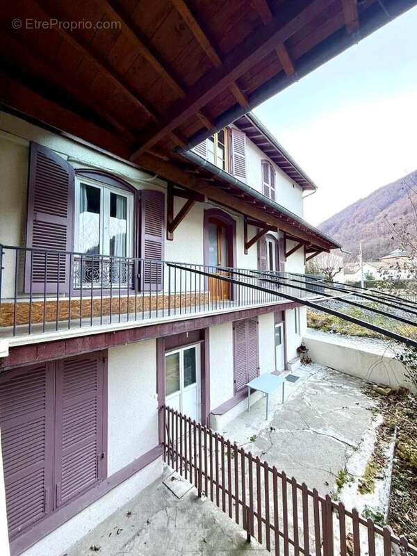   - Appartement à AX-LES-THERMES