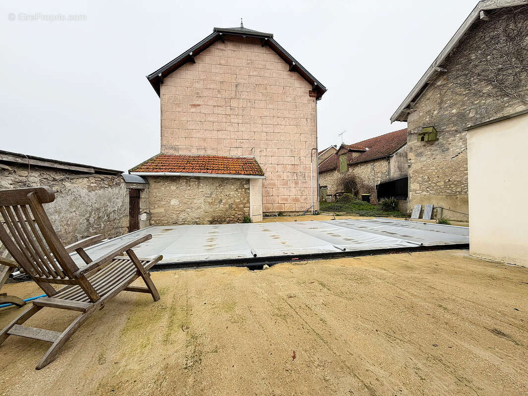 Maison à MAGNEUX