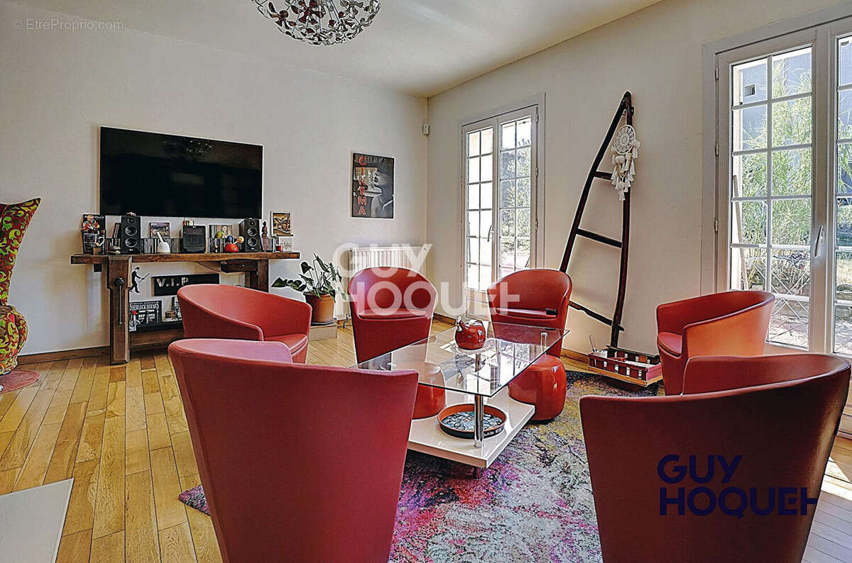 A vendre maison de 205 m² carrez et 290 m² utile  à Rive de GIER - photo 5