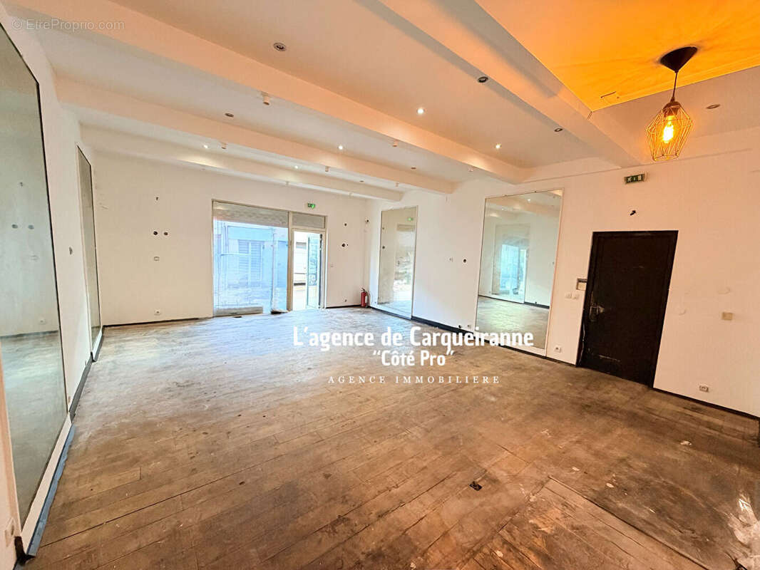 A vendre murs commerciaux  libre 101 m2 entierement renove avec cour privative de 30 m2 idealement situe a la seyne sur mer - photo 4