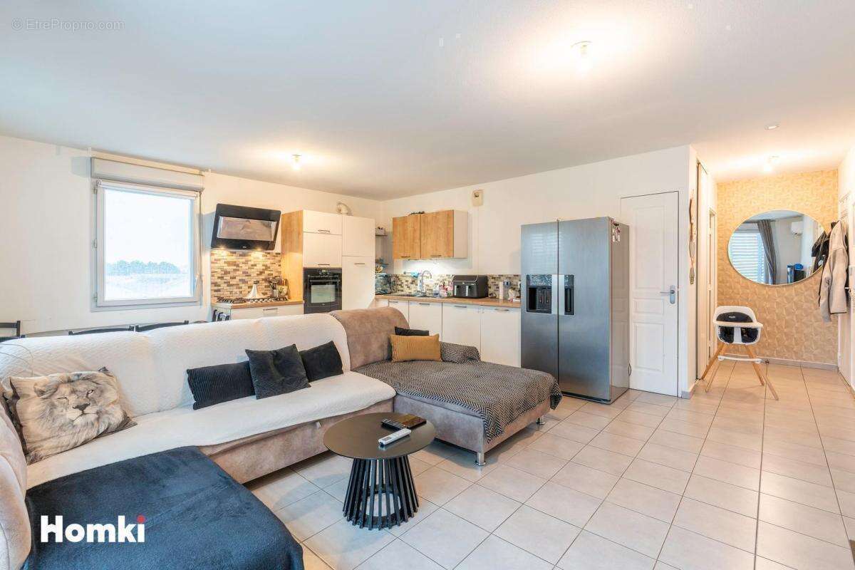 Appartement T4 de 81 m² à Saint-Fons 69190, Rue Robert et Reynier - photo 2