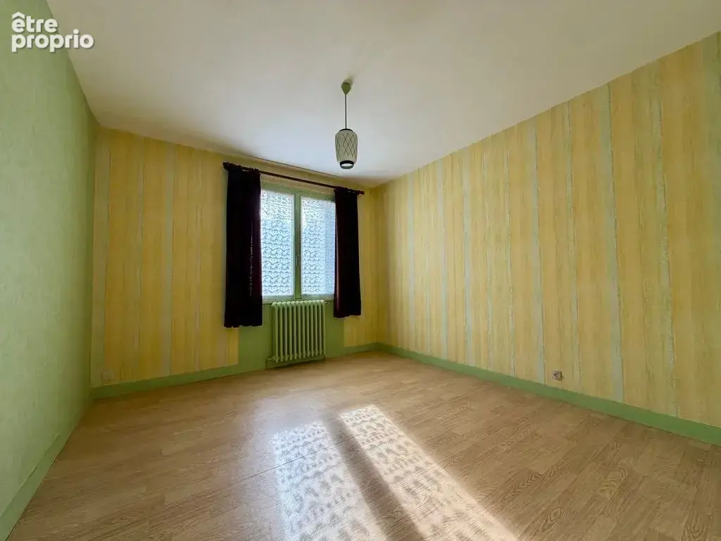 Maison avec 1.2ha, commerces et école accessibles à pied - photo 7