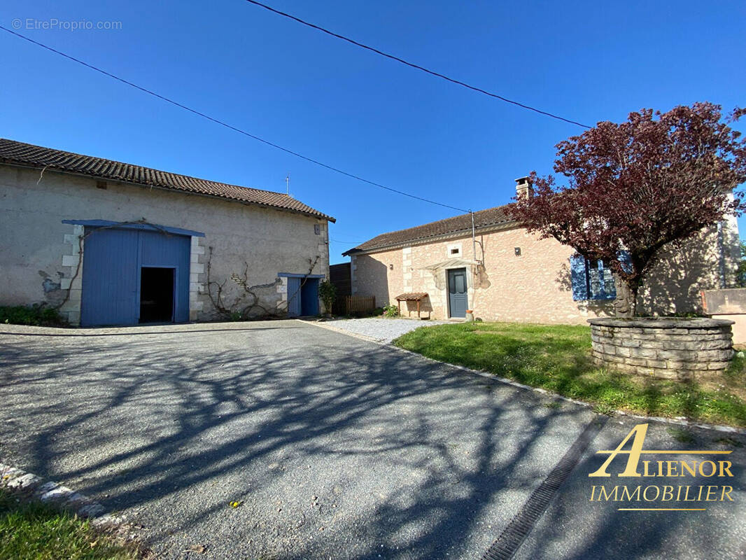 Maison à MENSIGNAC