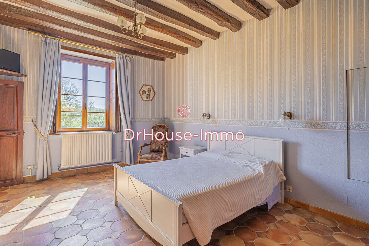 Maison à NEUILLE-LE-LIERRE