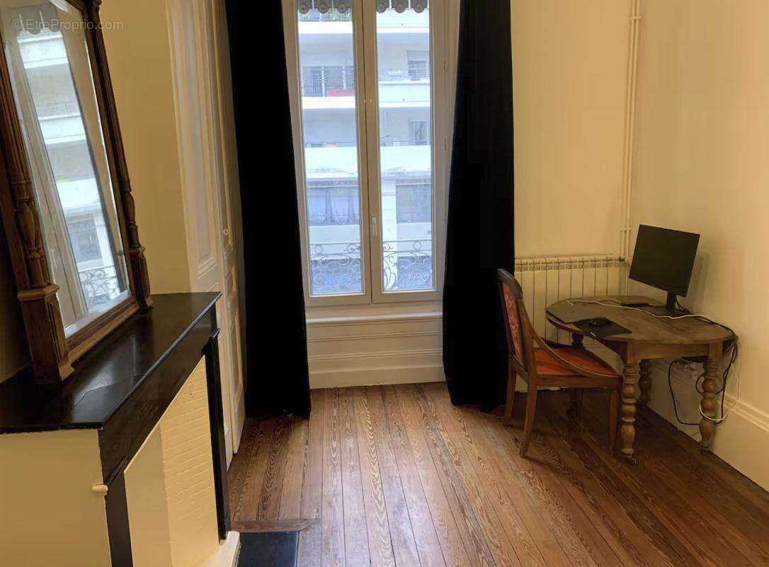 Appartement à PARIS-20E