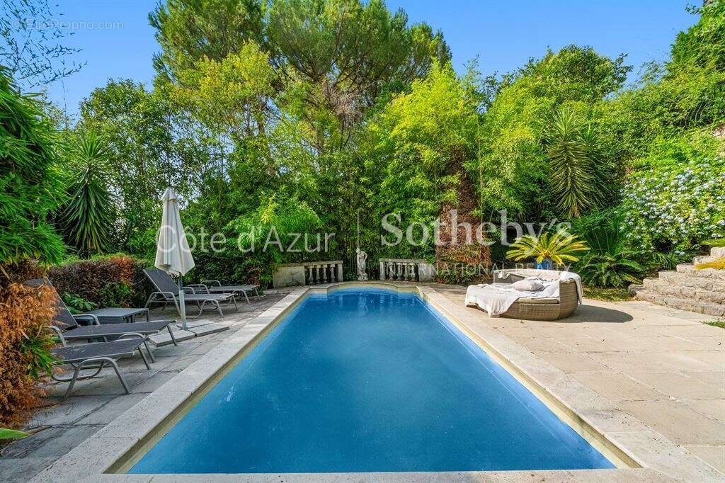 Villa florentine de plain-pied avec maison d’invités et piscine à Grasse Saint-François - photo 3