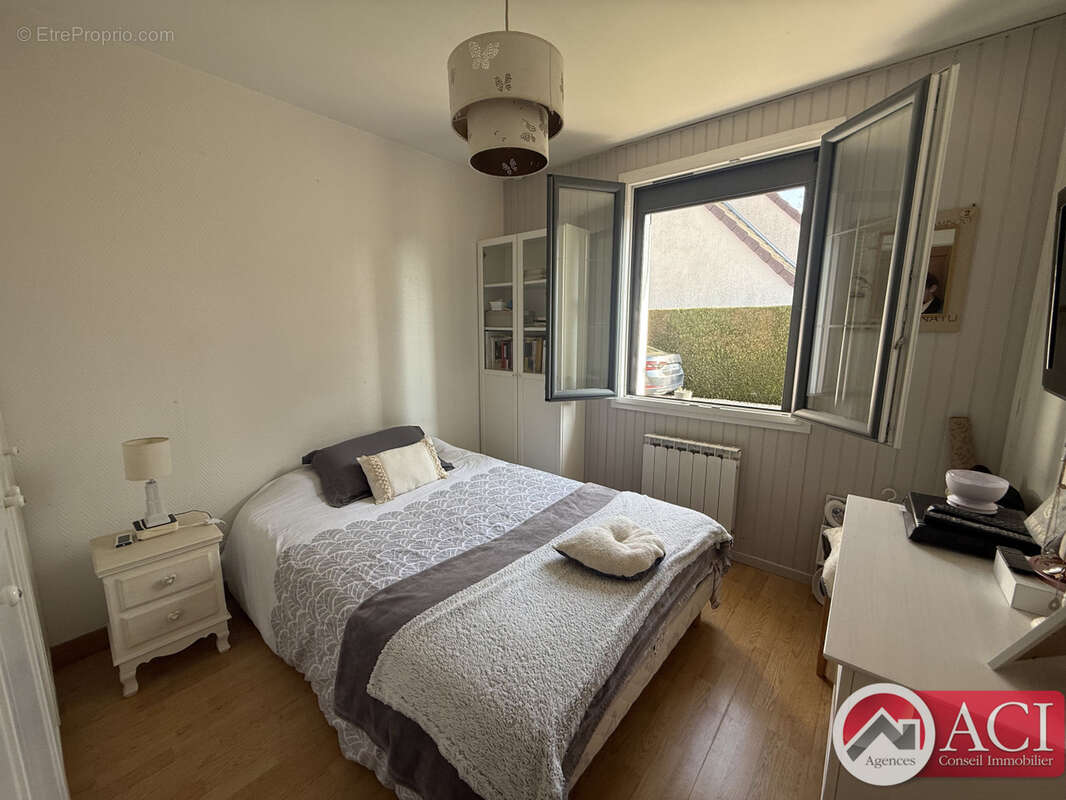 Maison à LACHAPELLE-SAINT-PIERRE