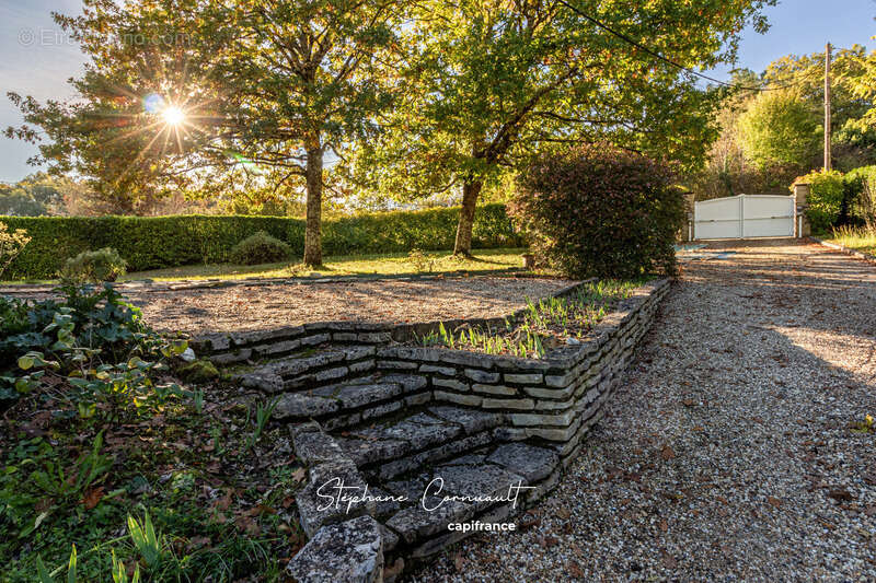 Maison à SAINT-GERMAIN-DU-SALEMBRE