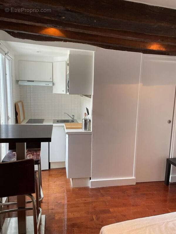 Appartement à PARIS-1E