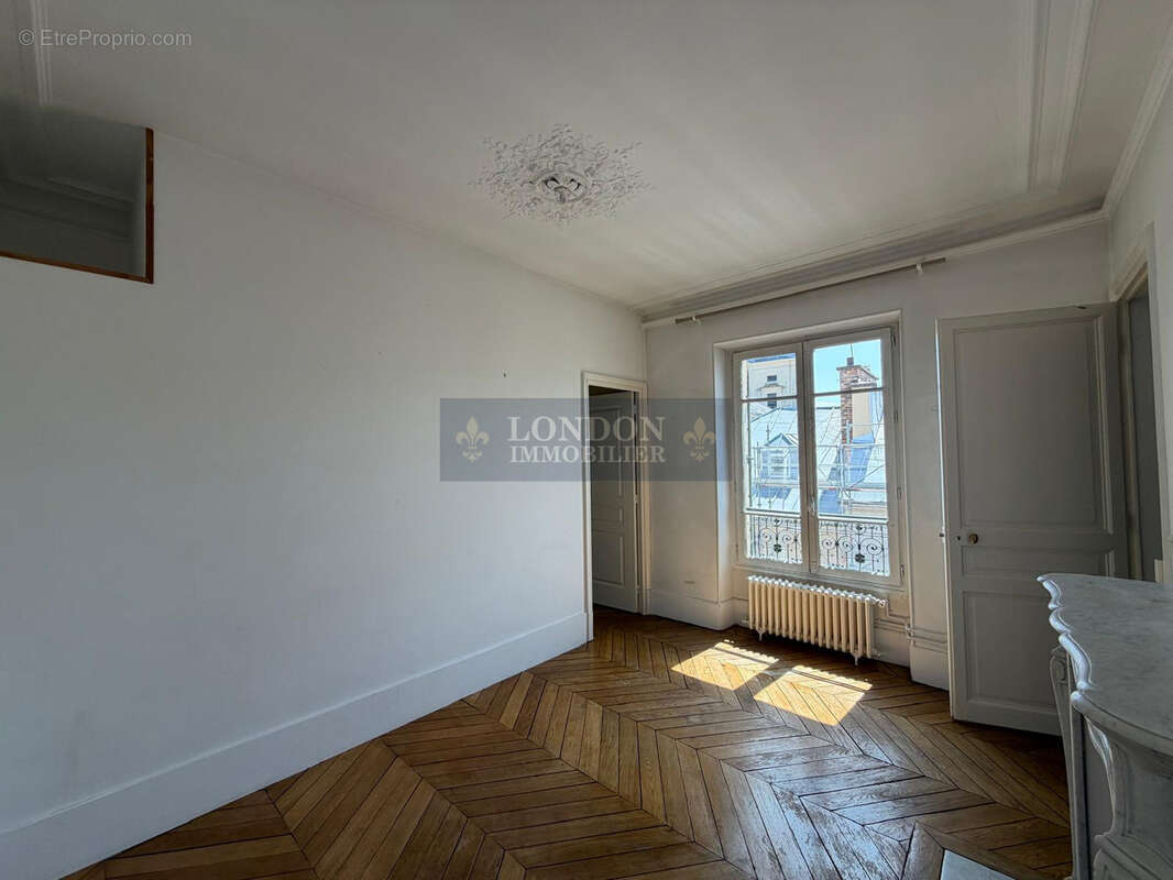 Versailles montreuil - place st symphorien - photo 6