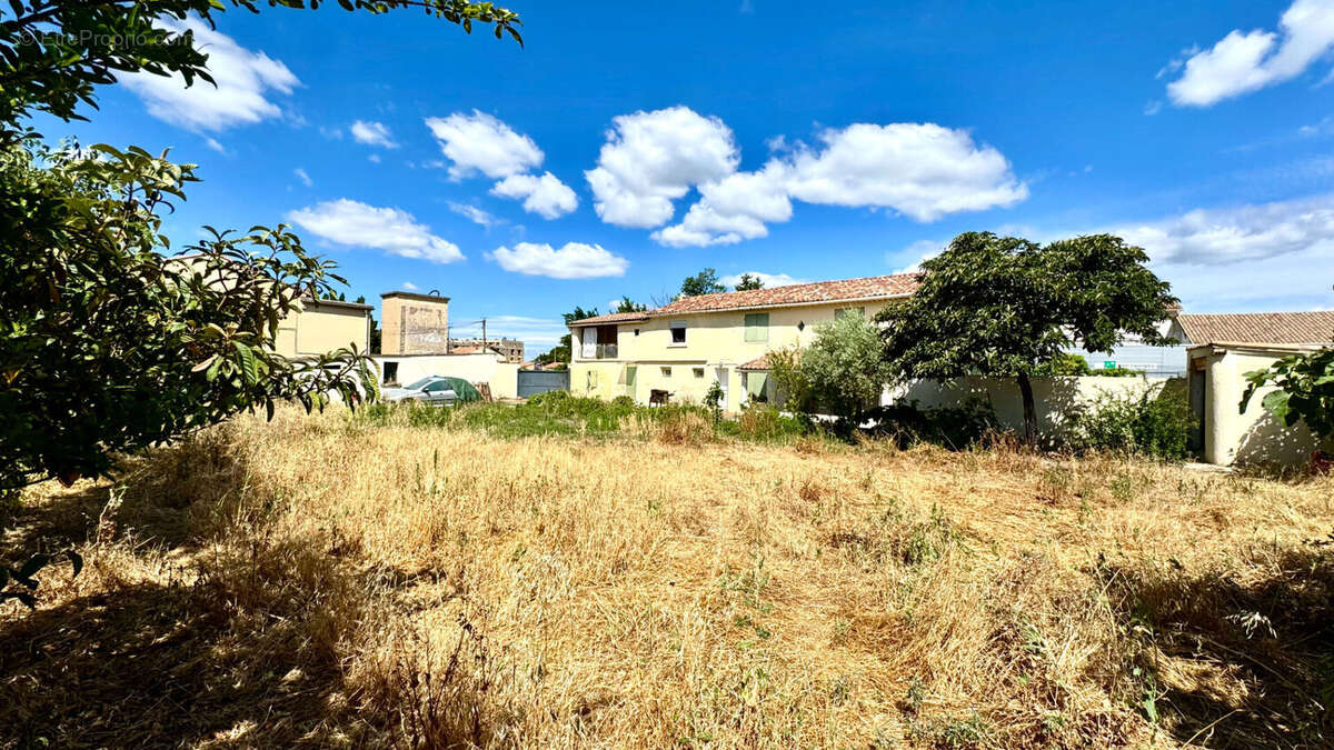 Terrain constructible de 927 m² pour promoteur. Emprise 50 %, hauteur 12  m. - photo 5
