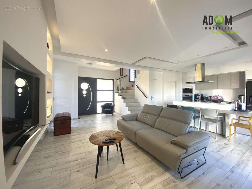 Maison 149 m² à Saint-Pierre  - photo 6