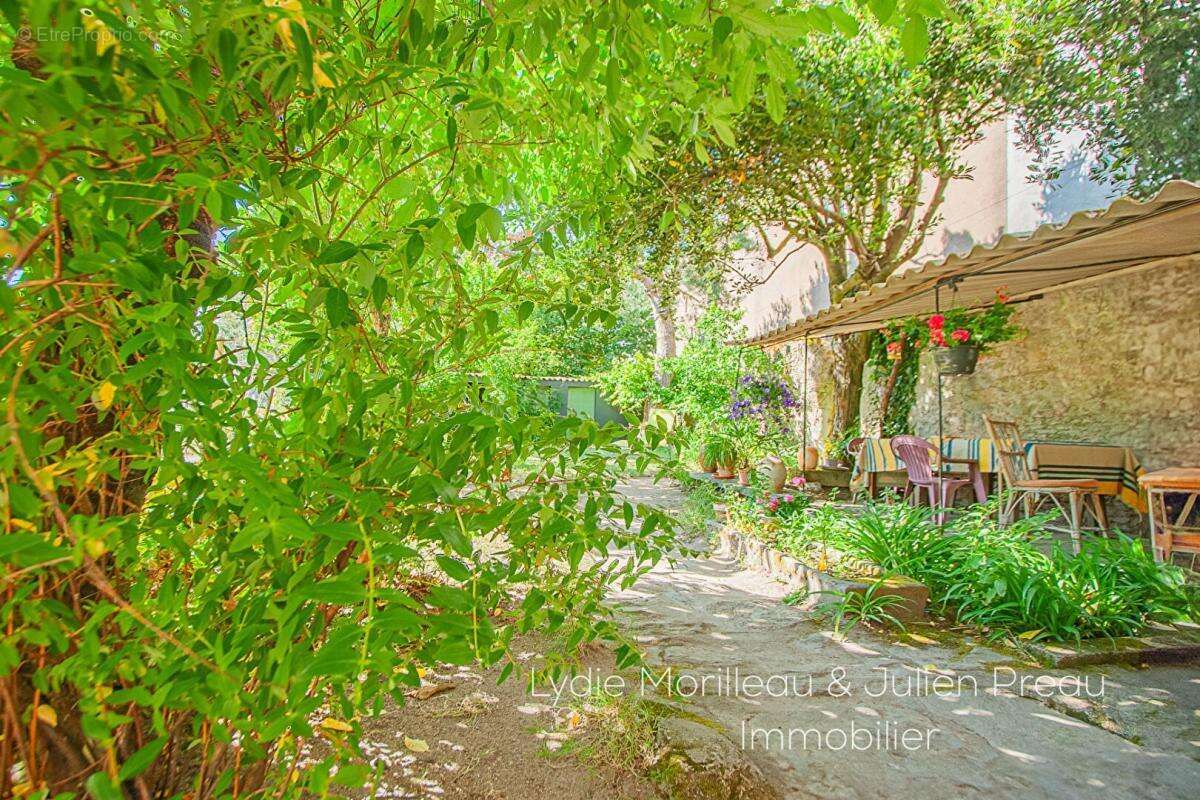 Maison à rénover avec jardin - photo 2