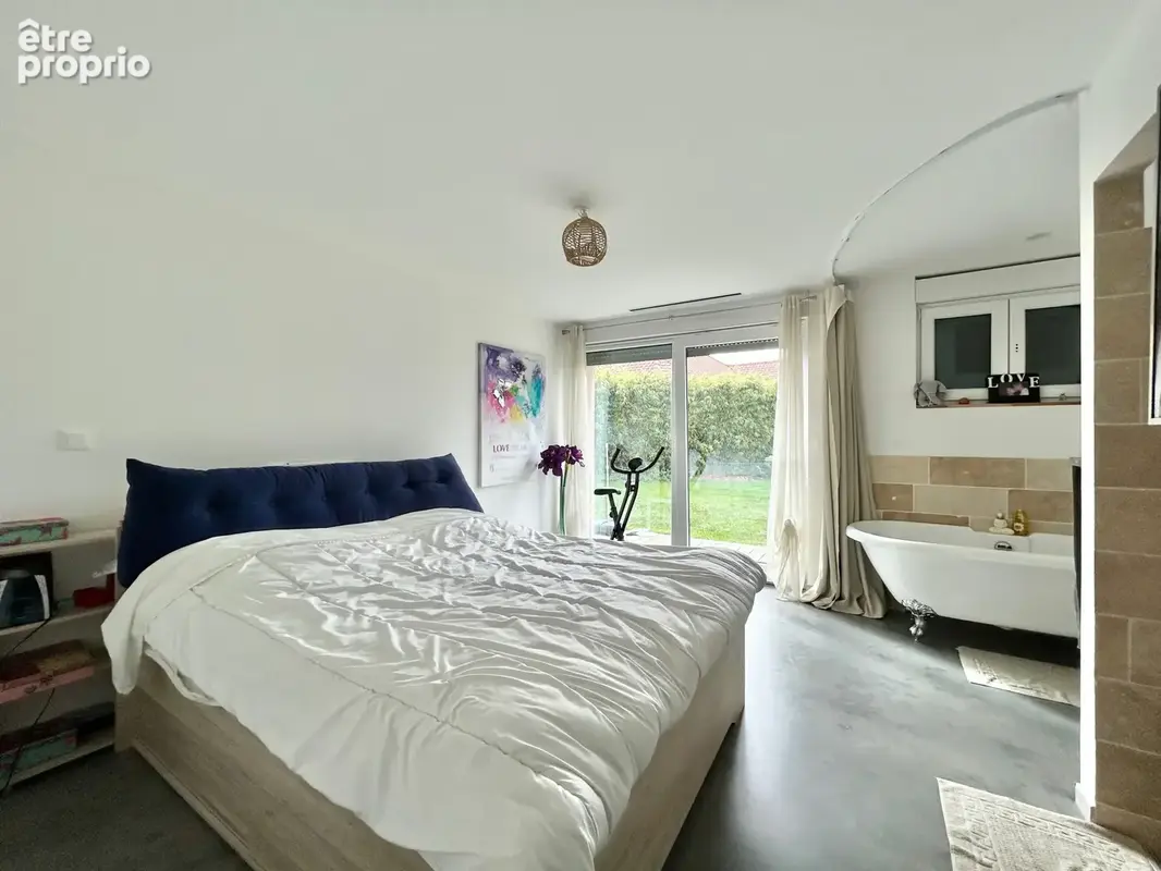 Superbe plain-pied avec piscine et beaux volumes ! - photo 16