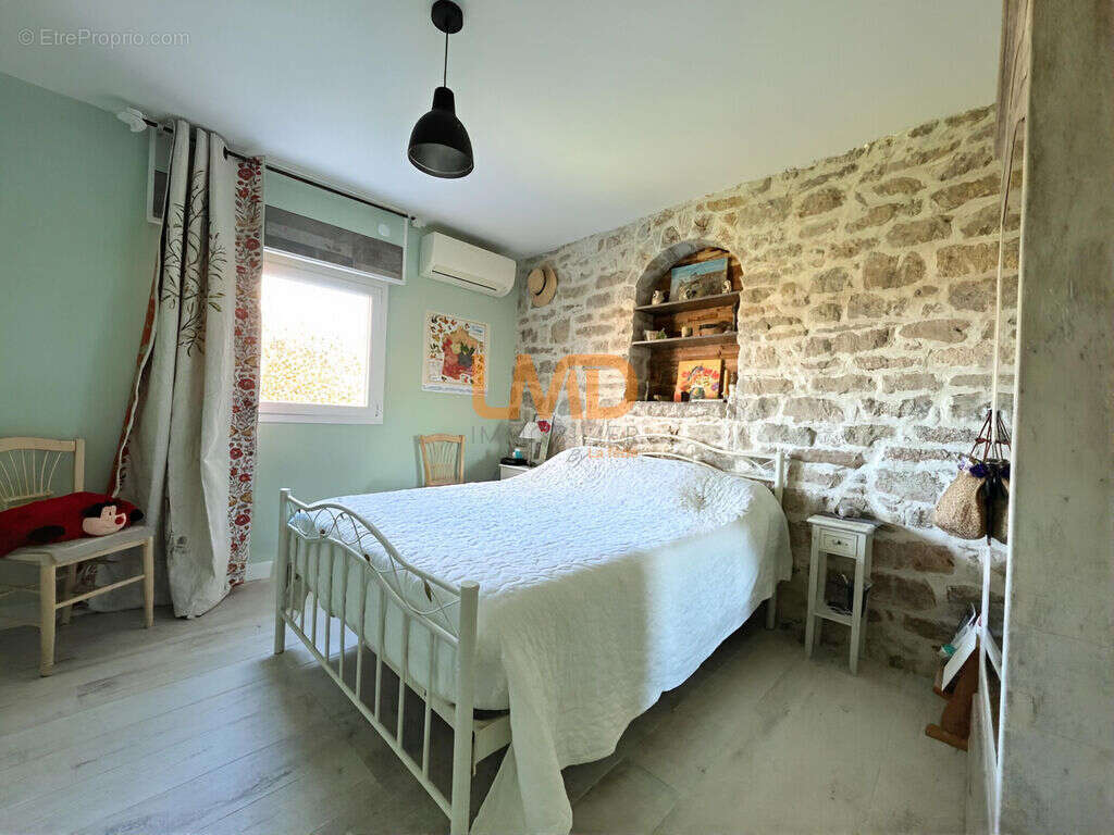 Figanières – Mas rénové 171 m², 3 suites, terrain piscinable - photo 12