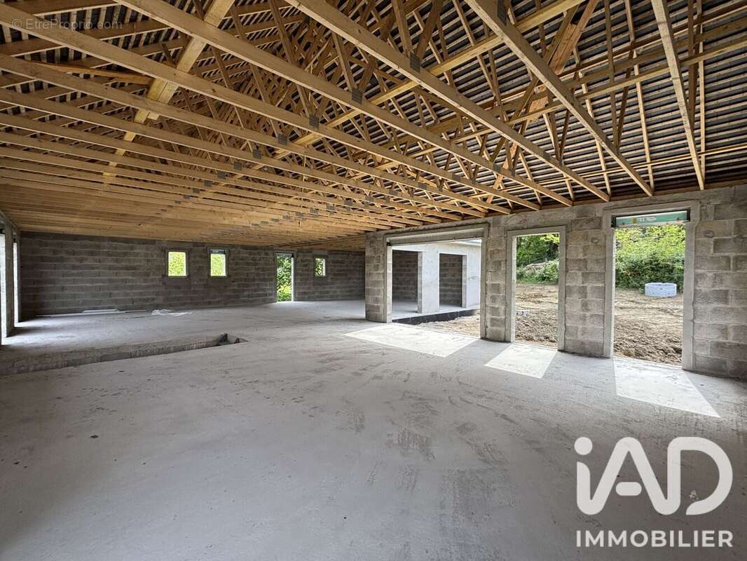 Maison 220 m² à Saint-Sulpice  - photo 7