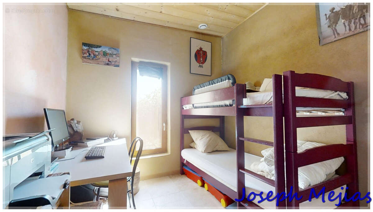 Maison à SAINT-ETIENNE-DE-SERRE