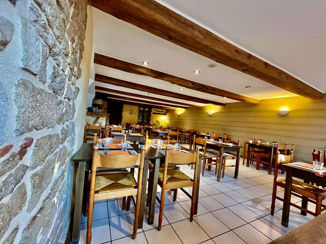 Commerce à PONT-DE-VAUX